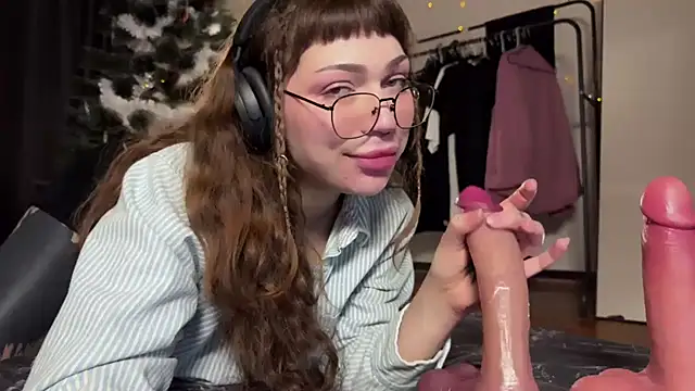 PaulaPratt online show from 12-16-24, 03:32