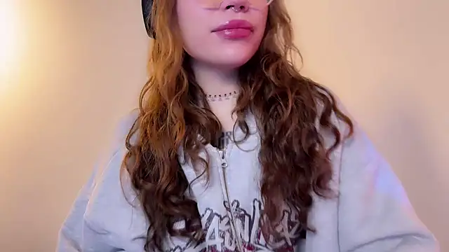 Snapshot of PaulaPratt chatting on 01-15-25, 03:22 PaulaPratt online show from 01-15-25, 03:22