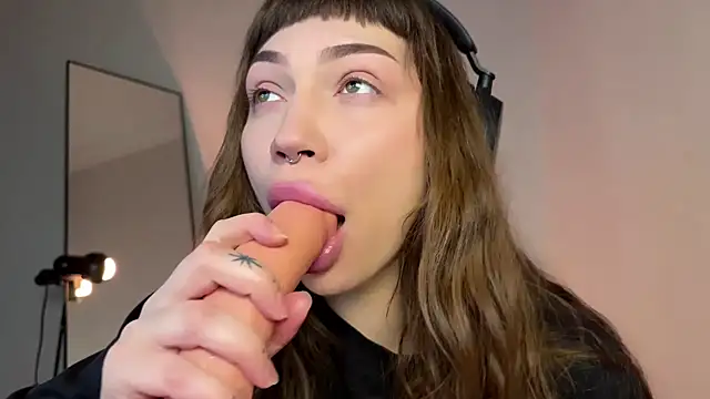 Snapshot of PaulaPratt chatting on 02-21-25, 03:56 PaulaPratt online show from 02-21-25, 03:56