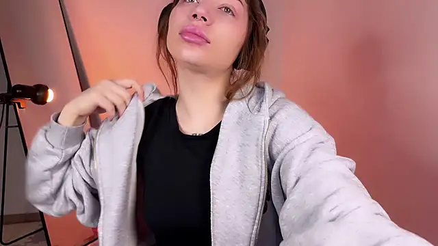 Snapshot of PaulaPratt chatting on 02-26-25, 03:42 PaulaPratt online show from 02-26-25, 03:42