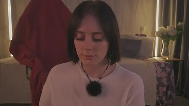 Emmi Flowers online show from 04-29-26, 01:04