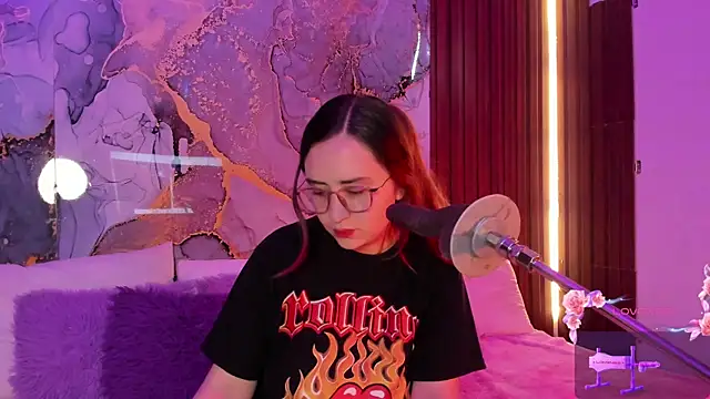 centaurigirl online show from 11-22-25, 04:28