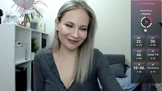 Snapshot of Sunny_bunny6 chatting on 03-14-25, 04:32 Sunny bunny6 online show from 03-14-25, 04:32