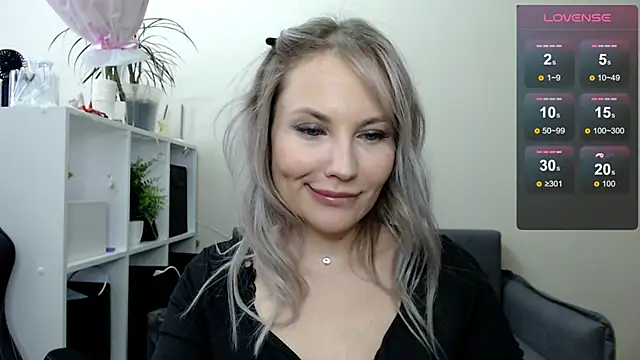 Snapshot of Sunny_bunny6 chatting on 03-19-25, 06:46 Sunny bunny6 online show from 03-19-25, 06:46