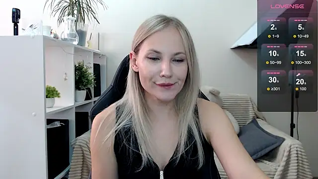 Snapshot of Sunny_bunny6 chatting on 09-18-25, 09:55 Sunny bunny6 online show from 09-18-25, 09:55