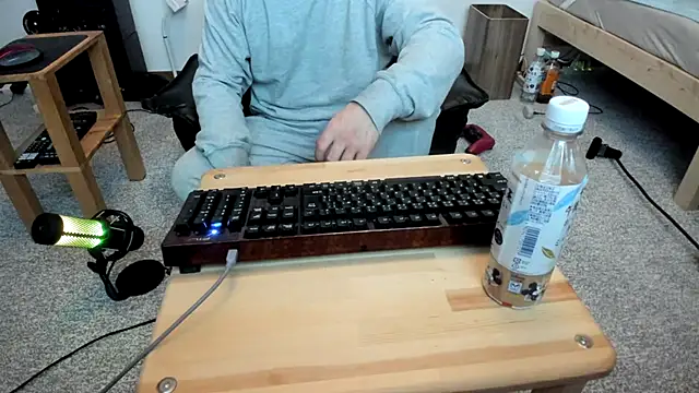 Snapshot of hachunemiku chatting on 01-17-25, 06:23 hachunemiku online show from 01-17-25, 06:23