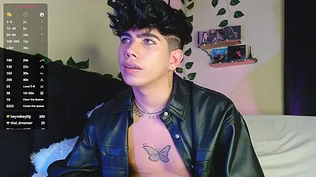 Snapshot of LyleBennett_ chatting on 03-22-25, 01:52 LyleBennett online show from 03-22-25, 01:52