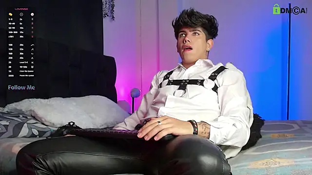 Snapshot of LyleBennett_ chatting on 10-26-25, 10:54 LyleBennett online show from 10-26-25, 10:54