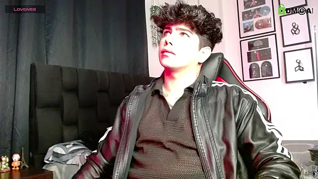 Snapshot of LyleBennett_ chatting on 11-16-25, 12:00 LyleBennett online show from 11-16-25, 12:00