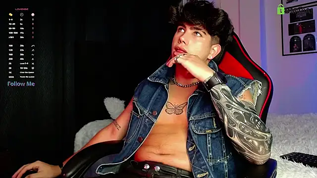 Snapshot of LyleBennett_ chatting on 12-01-25, 10:53 LyleBennett online show from 12-01-25, 10:53