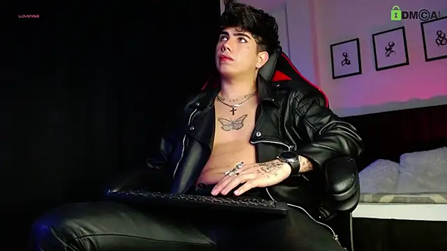 Snapshot of LyleBennett_ chatting on 03-07-26, 11:51 LyleBennett online show from 03-07-26, 11:51