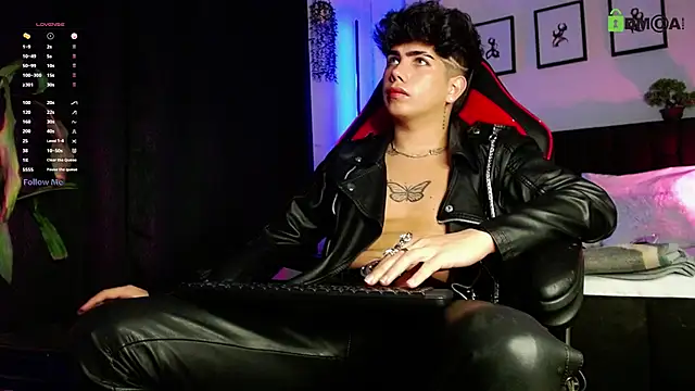 Snapshot of LyleBennett_ chatting on 03-12-26, 12:11 LyleBennett online show from 03-12-26, 12:11