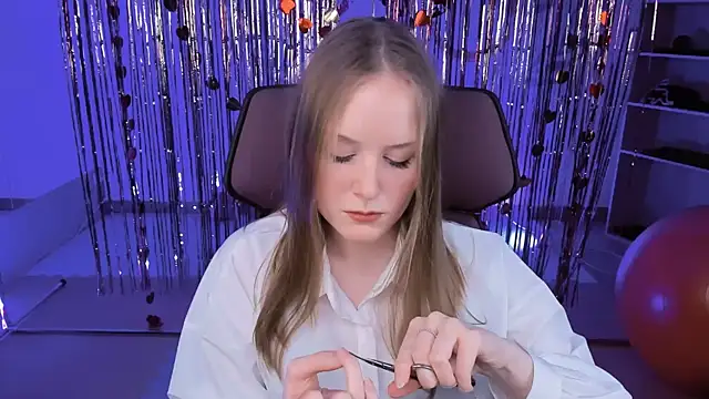 VivienLeeigh online show from 03-17-25, 01:18