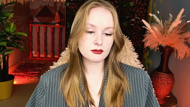 VivienLeeigh online show from 04-28-26, 05:23