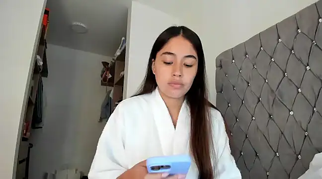 AriaMontgomery online show from 12-20-24, 08:23