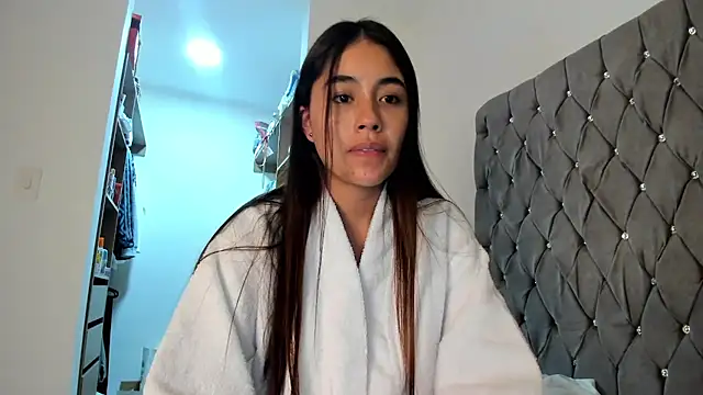 AriaMontgomery online show from 12-22-24, 06:17