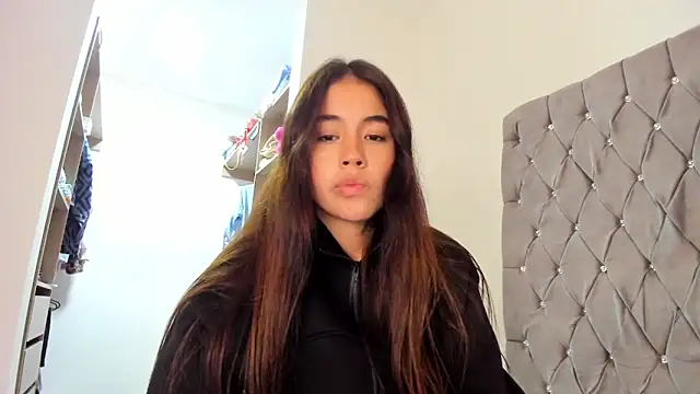 AriaMontgomery online show from 12-31-24, 04:49