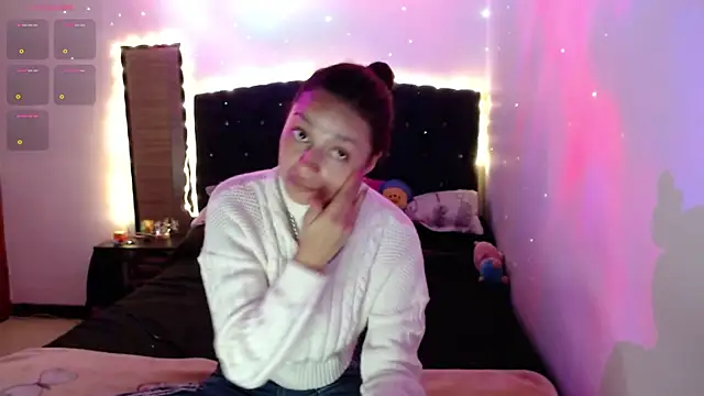 Snapshot of holy_juli chatting on 01-17-25, 11:29 holy juli online show from 01-17-25, 11:29