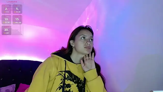 Snapshot of holy_juli chatting on 01-20-25, 03:48 holy juli online show from 01-20-25, 03:48