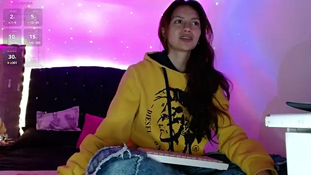 Snapshot of holy_juli chatting on 01-20-25, 06:53 holy juli online show from 01-20-25, 06:53