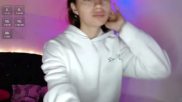 Snapshot of holy_juli chatting on 01-21-25, 02:43 holy juli online show from 01-21-25, 02:43