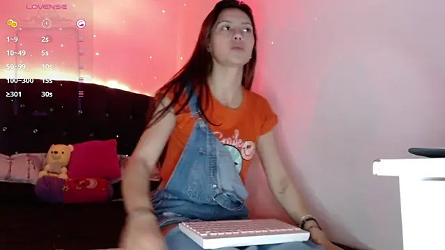 Snapshot of holy_juli chatting on 01-29-25, 08:40 holy juli online show from 01-29-25, 08:40