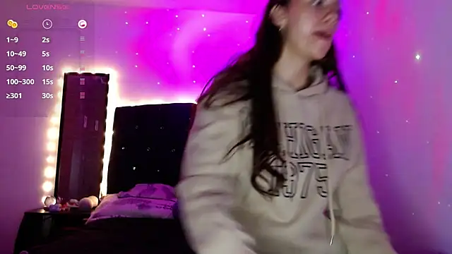 Snapshot of holy_juli chatting on 02-11-25, 07:33 holy juli online show from 02-11-25, 07:33