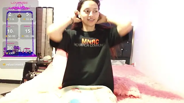 Snapshot of holy_juli chatting on 02-23-25, 05:34 holy juli online show from 02-23-25, 05:34