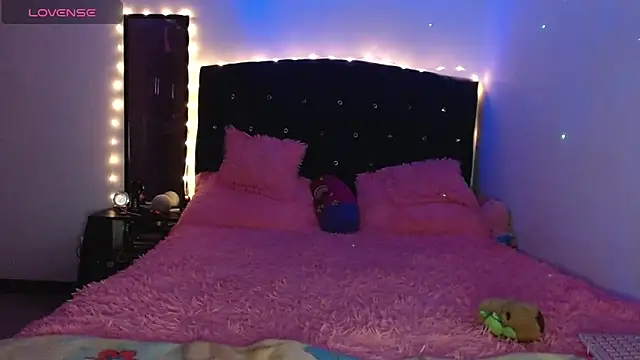 Snapshot of holy_juli chatting on 02-25-25, 03:09 holy juli online show from 02-25-25, 03:09