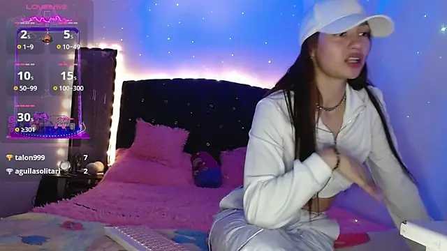 Snapshot of holy_juli chatting on 02-25-25, 06:14 holy juli online show from 02-25-25, 06:14