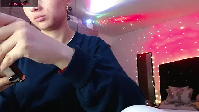 Snapshot of holy_juli chatting on 09-12-25, 03:39 holy juli online show from 09-12-25, 03:39