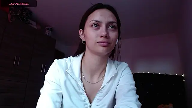 Snapshot of holy_juli chatting on 09-16-25, 08:54 holy juli online show from 09-16-25, 08:54