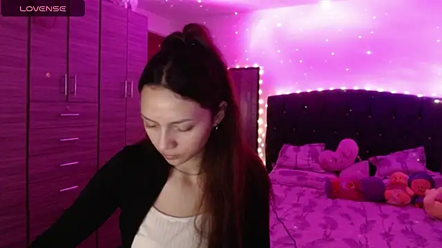 Snapshot of holy_juli chatting on 10-13-25, 03:39 holy juli online show from 10-13-25, 03:39