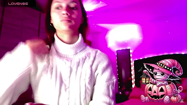 Snapshot of holy_juli chatting on 10-26-25, 03:34 holy juli online show from 10-26-25, 03:34