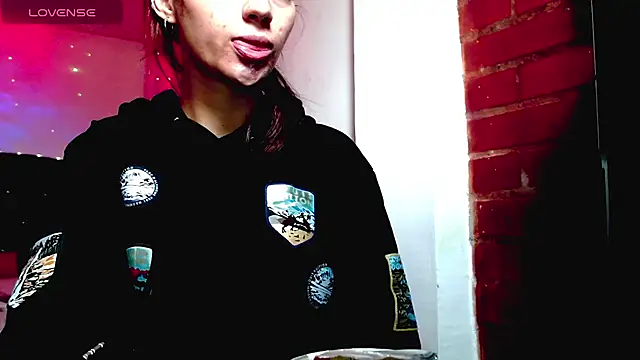 Snapshot of holy_juli chatting on 11-19-25, 11:43 holy juli online show from 11-19-25, 11:43