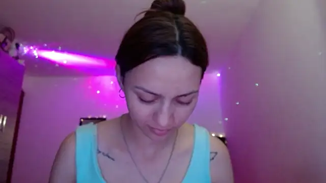 Snapshot of holy_juli chatting on 05-07-26, 03:56 holy juli online show from 05-07-26, 03:56