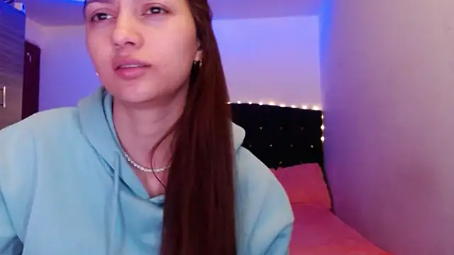 Snapshot of holy_juli chatting on 05-18-26, 04:07 holy juli online show from 05-18-26, 04:07