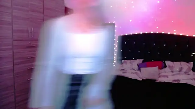 Snapshot of holy_juli chatting on 06-14-26, 03:30 holy juli online show from 06-14-26, 03:30