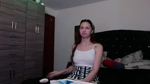 holy juli online show from 06-25-26, 05:12
