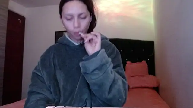 holy juli online show from 07-11-26, 02:25