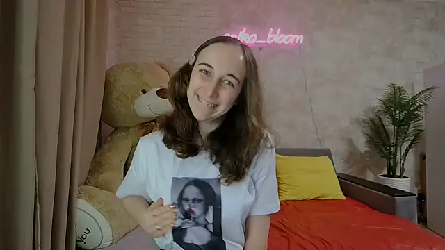 Snapshot of Anika_bloom chatting on 03-18-25, 11:09 Anika bloom online show from 03-18-25, 11:09