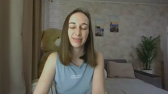 Snapshot of Anika_bloom chatting on 10-03-25, 10:12 Anika bloom online show from 10-03-25, 10:12