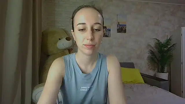 Snapshot of Anika_bloom chatting on 10-23-25, 10:52 Anika bloom online show from 10-23-25, 10:52