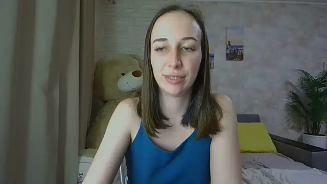 Snapshot of Anika_bloom chatting on 10-28-25, 09:57 Anika bloom online show from 10-28-25, 09:57