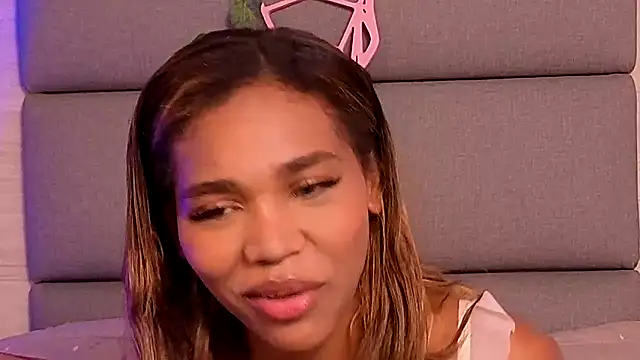 Lily Miiller online show from 11-07-25, 07:47