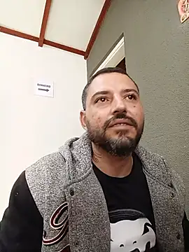 P4uzud4O online show from 06-12-26, 02:05