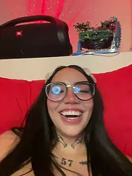Snapshot of Nickiiiii chatting on 03-22-25, 07:36 Nickiiiii online show from 03-22-25, 07:36