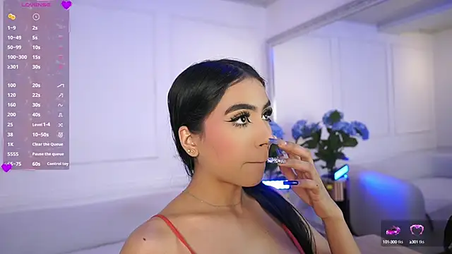 Snapshot of elasummer chatting on 02-18-25, 11:44 elasummer online show from 02-18-25, 11:44