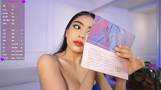 Snapshot of elasummer chatting on 02-20-25, 12:04 elasummer online show from 02-20-25, 12:04