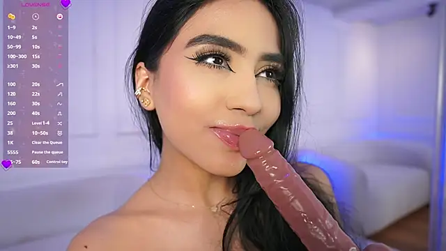 Snapshot of elasummer chatting on 02-21-25, 03:43 elasummer online show from 02-21-25, 03:43